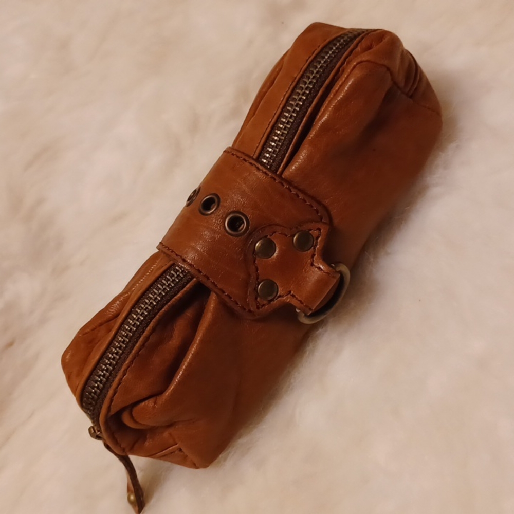 COPY - Abaco leather pouch.